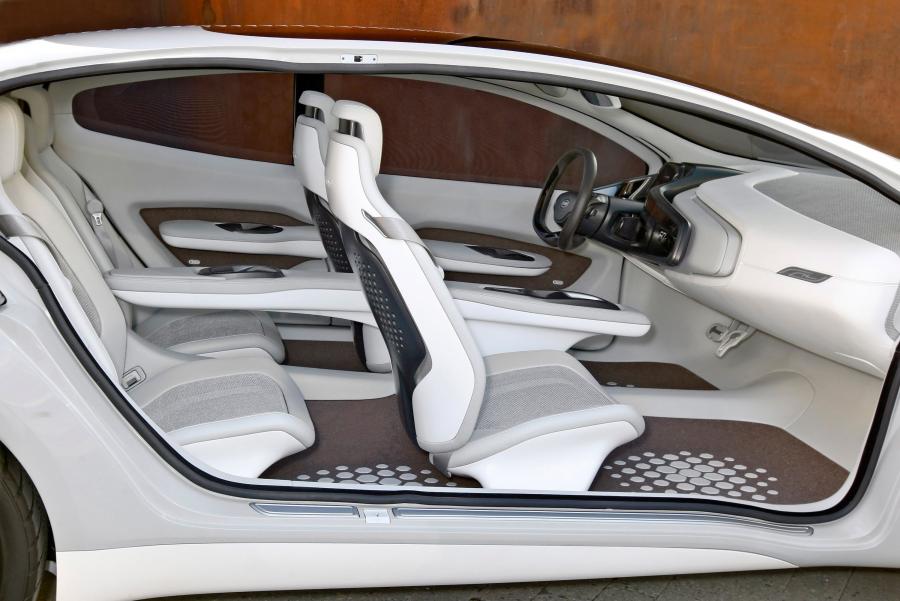 Интерьер Kia Ray Plug-in Hybrid Concept 2010 года  (фото 5 из 15)